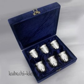 Набор из шести серебряных стопок 