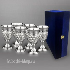 Набор из шести серебряных рюмок с чеканкой - р087-6