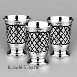 Набор (на троих) из трех серебряных стопок 
