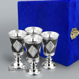 Набор из четырех серебряных рюмок с ромбом - р093-4