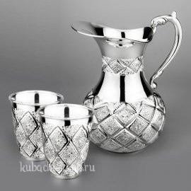 Серебряный кувшин с двумя стаканами 