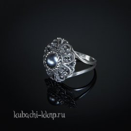 Кольцо из серебра кубачи с искусственным серым жемчугом - к251