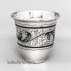 Большая серебряная стопка с орнаментом - СТП072