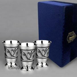 Набор высоких серебряных стопок 