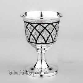 Серебряная рюмка с гравировкой и чернью , 50 мл - р062а