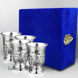 Набор из четырех серебряных стопок с виноградным рисунком - стп052-4