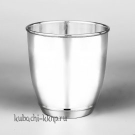 Глянцевый серебряный стакан  