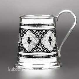Серебряная пивная кружка с орнаментом - кр057