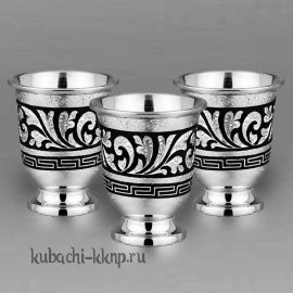 Набор из трех отменных серебряных стопок 
