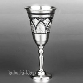 Высокая серебряная рюмка с красивым орнаментом - Р00043