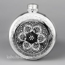 Круглая серебряная фляжка 