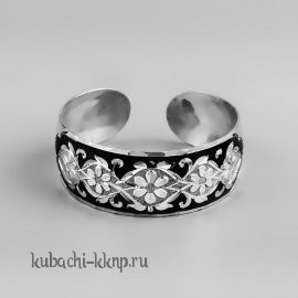 Жесткий серебряный браслет Кубачи с строгим орнаментом - БР05