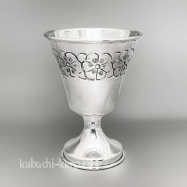 Серебряная глянцевая рюмка с цветочным орнаментом - Р00042