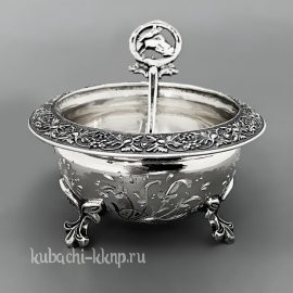 Серебряная солонка  с ложкой на ножках - с055