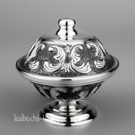 Серебряная икорница с чеканкой - ик026