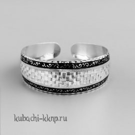 Серебряный женский браслет с гравированной полосой - БР118