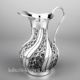 Небольшой серебряный кувшин для воды 