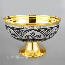 Серебряная конфетница с позолотой на небольшой ножке  - КФ233