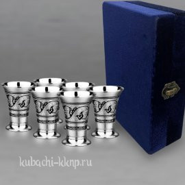 Набор из шести серебряных стопок 