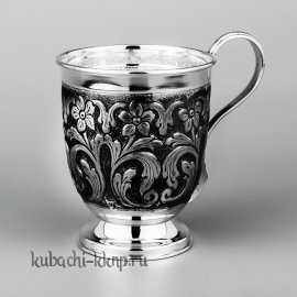 Серебряная кружка «узор» большая - кр00017