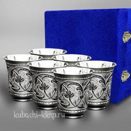 Набор из шести небольших серебряных стаканов 
