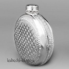 Небольшая круглая серебряная фляжка 