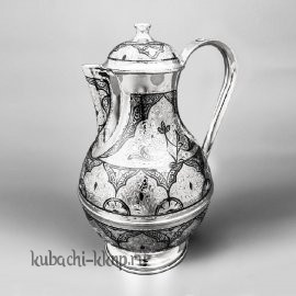 Небольшой серебряный кувшин 