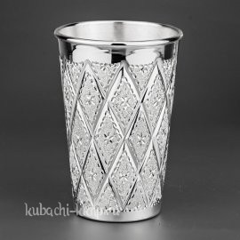 Серебряный стакан с лазерной гравировкой и ромбовидной чеканкой, 220 мл - ст040