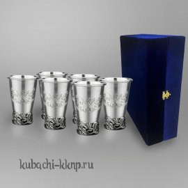 Набор серебряных стопок 