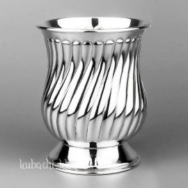 Стакан серебряный с волнообразным орнаментом - ст46
