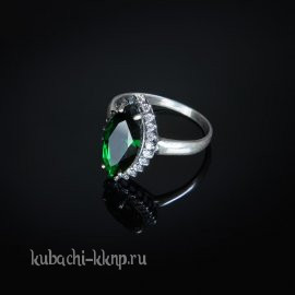 Кольцо кубачи с фианитами и больцим центральным фианитом цвета изумруд - к268