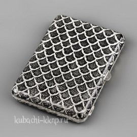 Серебряный портсигар с чеканкой и глубокой гравировкой  - пдс042