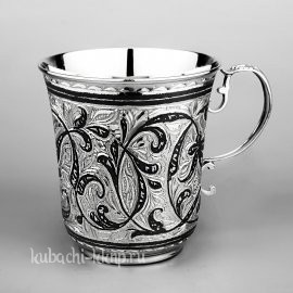 Серебряная кружка с элегантной ручкой - кр129