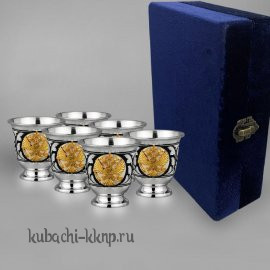 Набор из шести серебряных стопок 