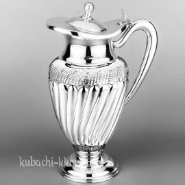 Небольшой серебряный кувшин с крышкой 