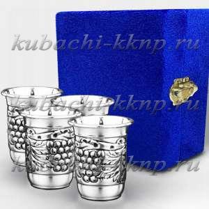 Набор из четырех небольших серебряных стопок 