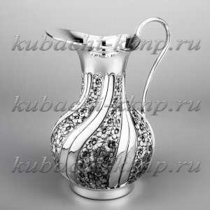 Небольшой серебряный кувшин для воды 