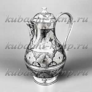 Небольшой серебряный кувшин 