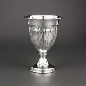 Серебряная рюмка на ножке 