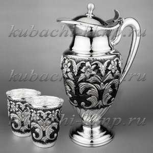 Большой серебряный кувшин с двумя стаканами 