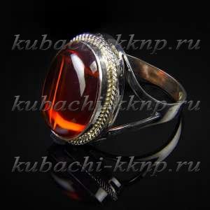 Серебряное кольцо с искусственном янтарем в оправе - к223