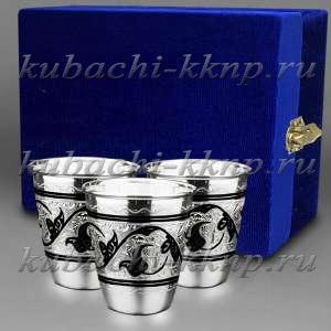 Набор из трех больших серебряных стопок 