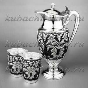 Серебряный кувшин с двумя стаканами 