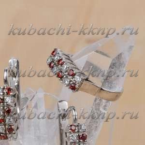 Серебряное кольцо с белыми фианитами и натуральными гранатами 