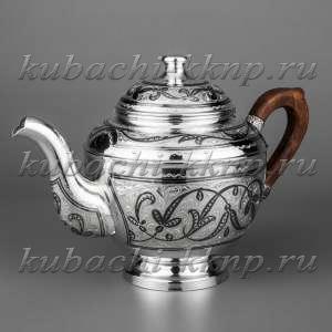 Серебряный чайник с деревянной ручкой и орнаментом - чн014