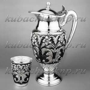 Большой серебряный кувшин с одним стаканом 