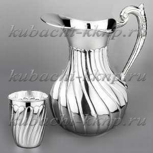 Большой серебряный кувшин со стаканном