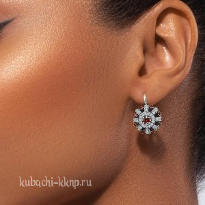 Серебряные серьги 925 пробы с красными фианитами - с325