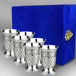 Набор из шести серебряных стопок 