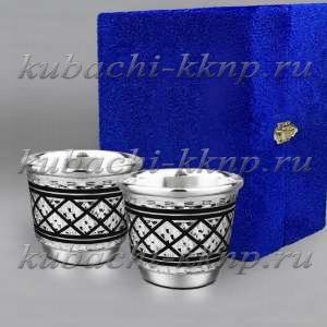 Набор небольших серебряных стопок 